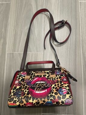 Nicole Lee Leopard Lip Pop-Art Crossbody Bag in Red, Brown, Pink